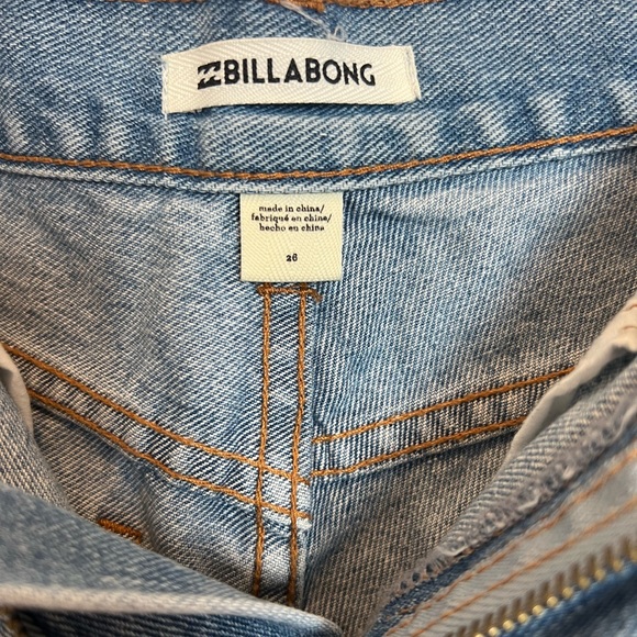 NWOT Billabong Distressed Jean Shorts - Picture 4 of 5